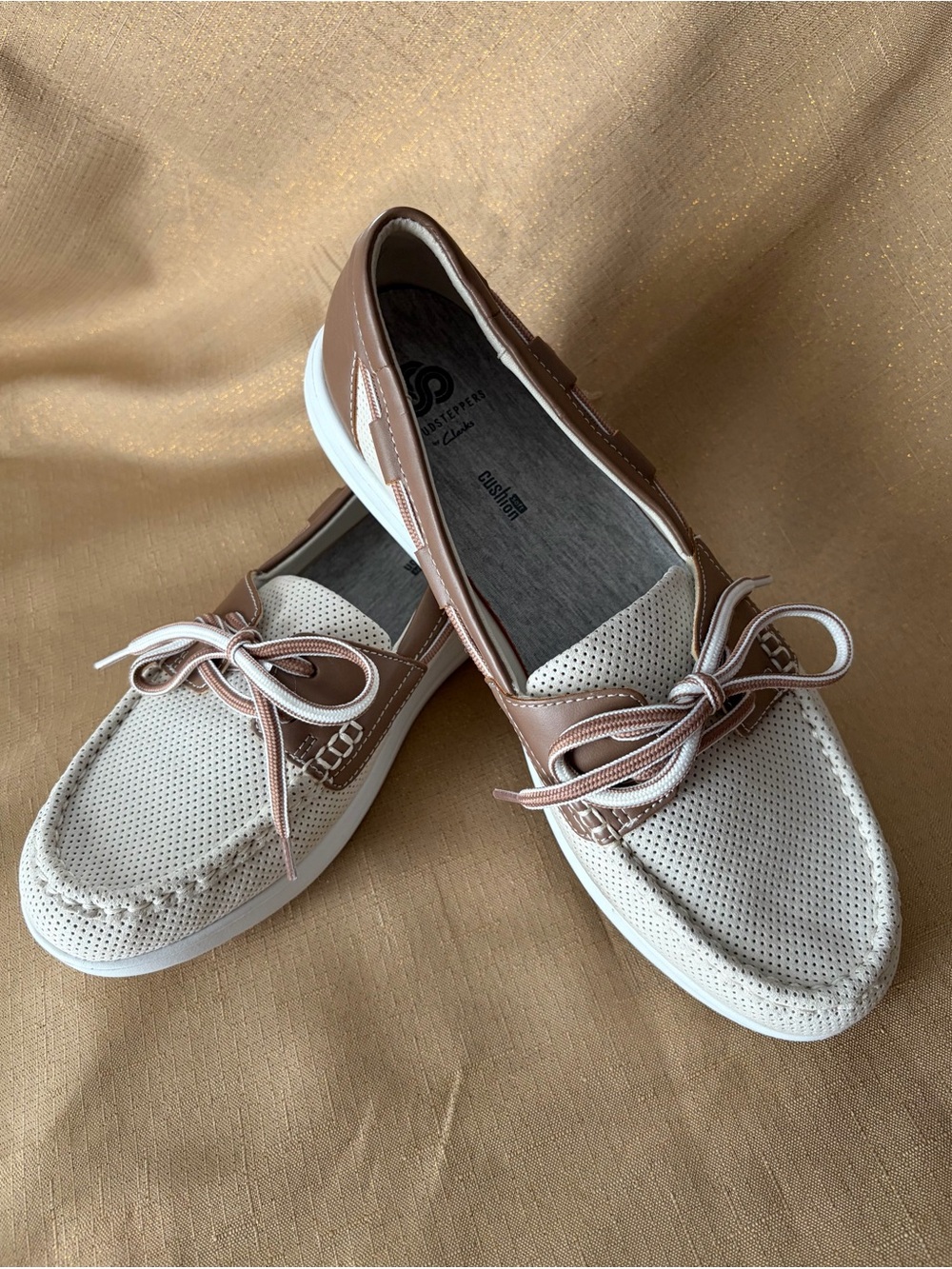 Clarks Cloudstepper Jocolin Vista Cream and Tan Perforated Boat Shoes NWOT